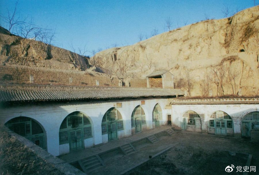 陕西佳县神泉堡。这是1947年9月23日至11月14日,毛泽东、周恩来和任弼时转战陕北时的住地。
